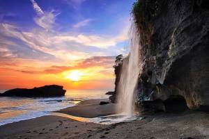 Pantai Melasti 2