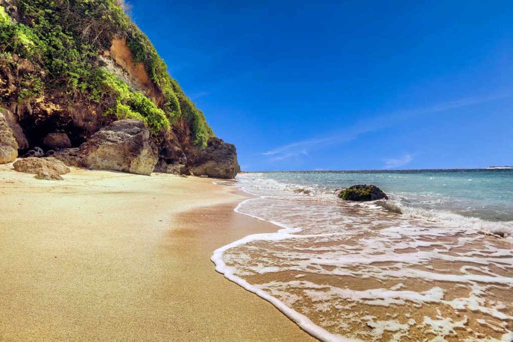 Keindahan Pantai Batu Barak di Pulau Bali yang Mengagumkan dan Menawan 3 batu barak beach bali 3