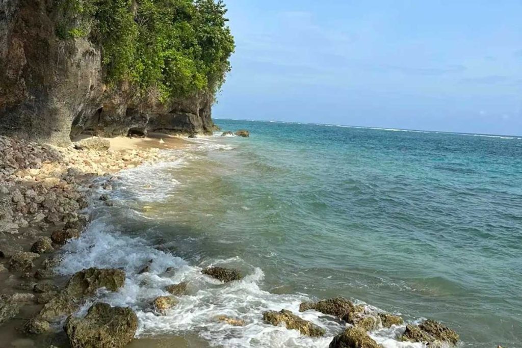 Keindahan Pantai Batu Barak di Pulau Bali yang Mengagumkan dan Menawan 4 batu barak beach bali 4