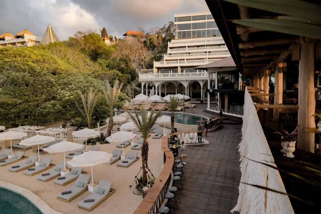 Mengulik 10 Beach Club Terbaik di Nusa Dua untuk Liburan Musim Panas yang Tak Terlupakan 7 canna bali 1