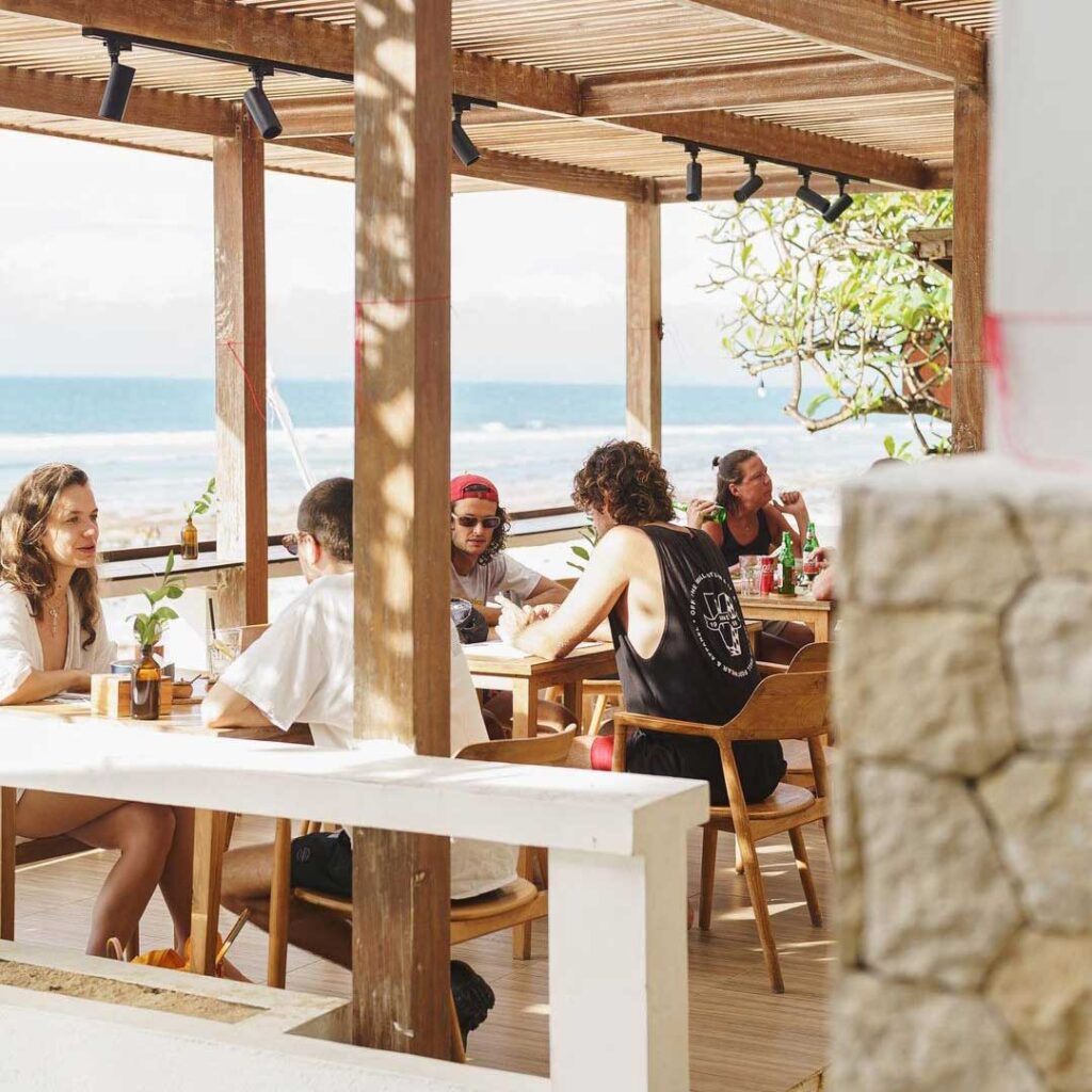 Mengulik 10 Beach Club Terbaik di Nusa Dua untuk Liburan Musim Panas yang Tak Terlupakan 2 jimmy beach cafe 1
