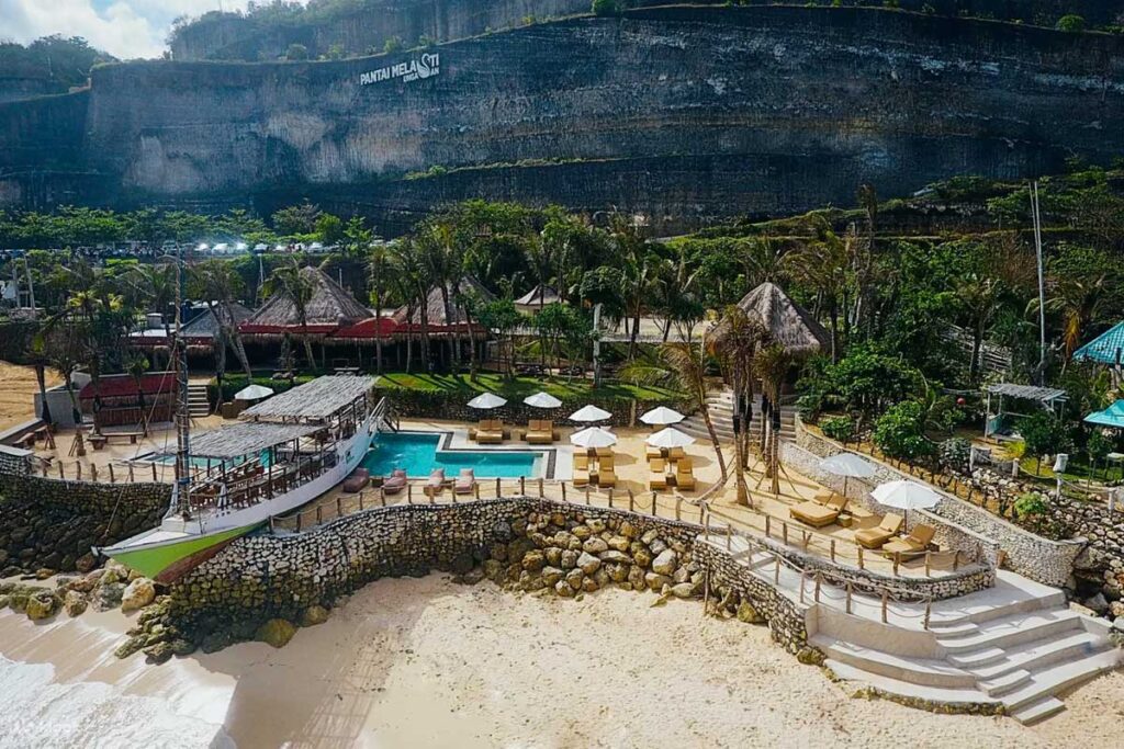 Mengulik 10 Beach Club Terbaik di Nusa Dua untuk Liburan Musim Panas yang Tak Terlupakan 4 minoo beach club 1