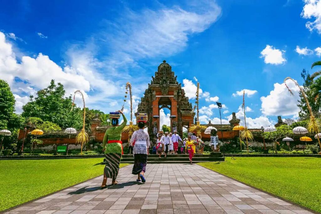 Pura Taman Ayun Bali: Unveiling the Sacred Water Temple of Mengwi 4 pura taman ayun ceremony 1