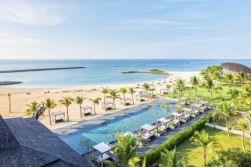 Mengulik 10 Beach Club Terbaik di Nusa Dua untuk Liburan Musim Panas yang Tak Terlupakan 6 reef beach club 1