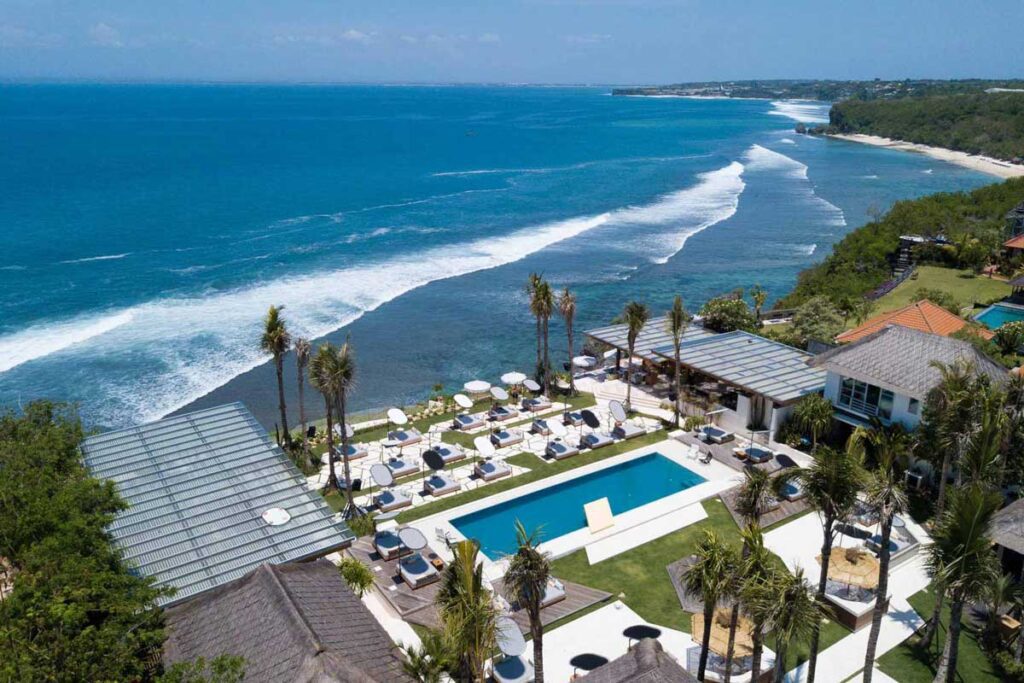 Mengulik 10 Beach Club Terbaik di Nusa Dua untuk Liburan Musim Panas yang Tak Terlupakan 10 ulu cliffhouse 1