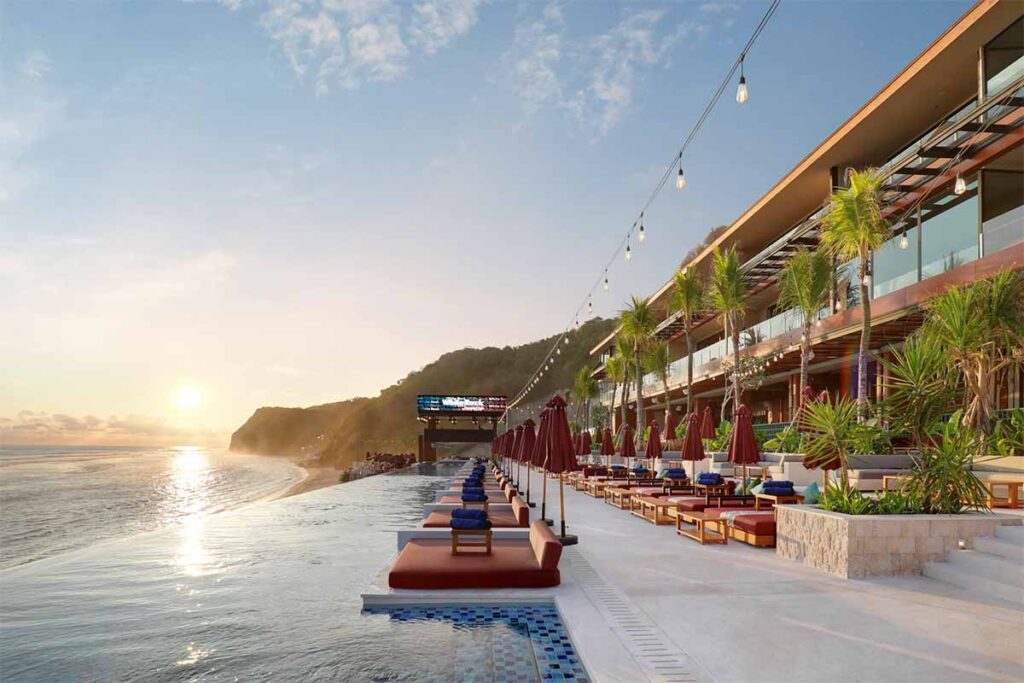 Mengulik 10 Beach Club Terbaik di Nusa Dua untuk Liburan Musim Panas yang Tak Terlupakan 8 white rock beach club 1
