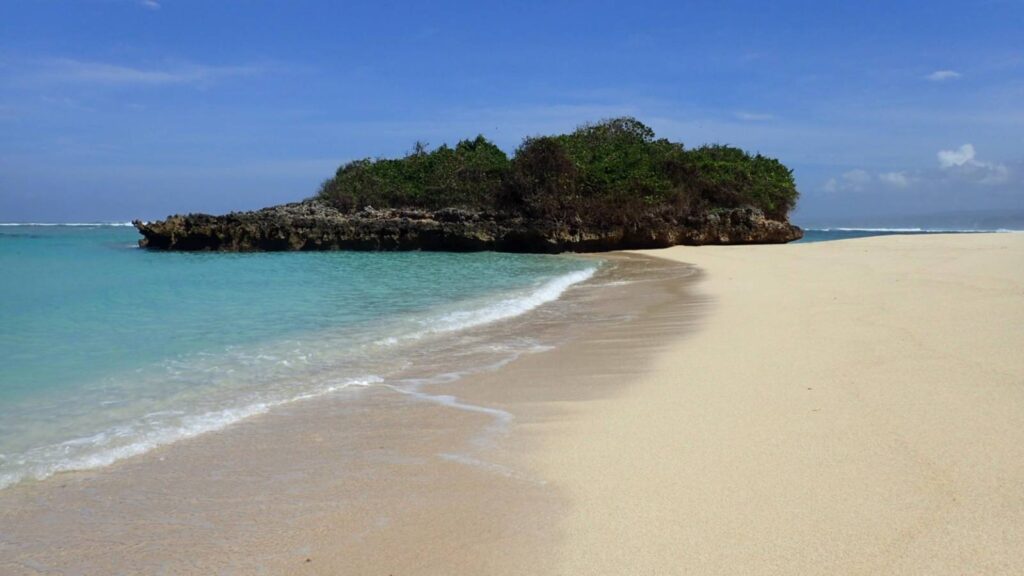 9 Untamed Beaches of Sumba, Indonesia: Secret Shores for Wild Adventures 6 marosi beach v1